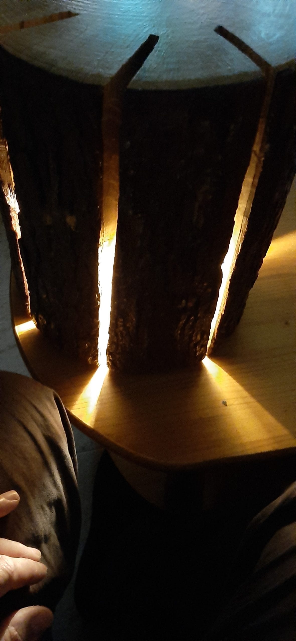 lámpara tronco madera